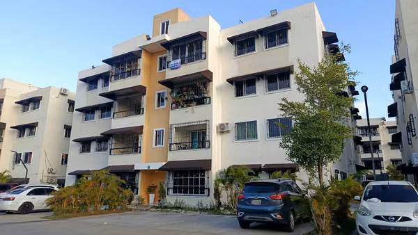 Alquilo Apartamento 4to Piso, Santo Domingo Oeste, 3 Habitaciones, A/infantil, Cancha Basquet