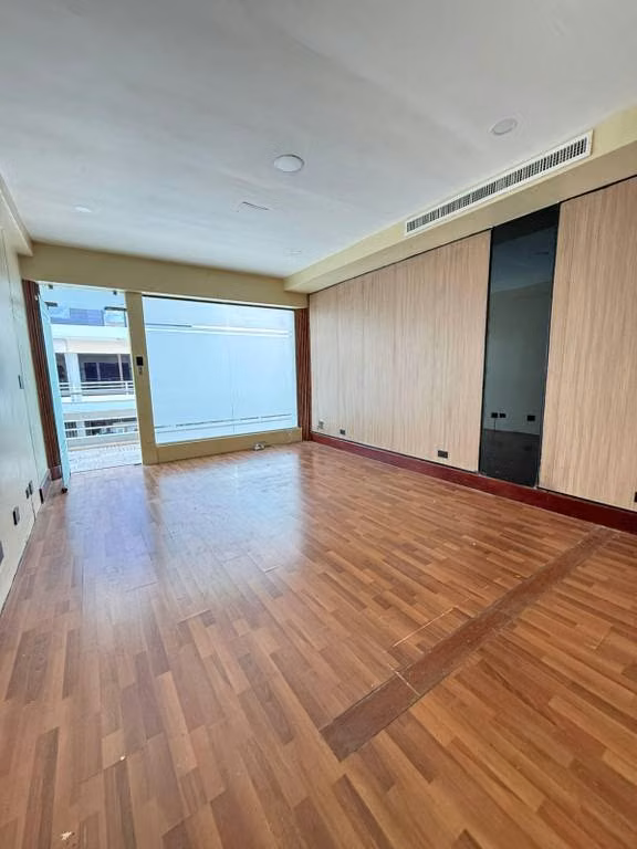 Second level shopping place in piantini