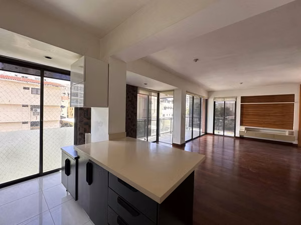 Apartment for rent in Evaristo Morales.