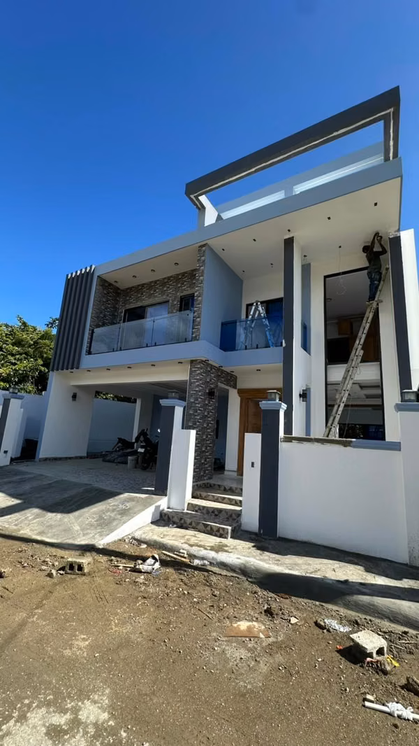 HOUSE FOR SALE IN SILVER PORT IN CONSTRUCTION NEAR TO GOLDEN BEACH