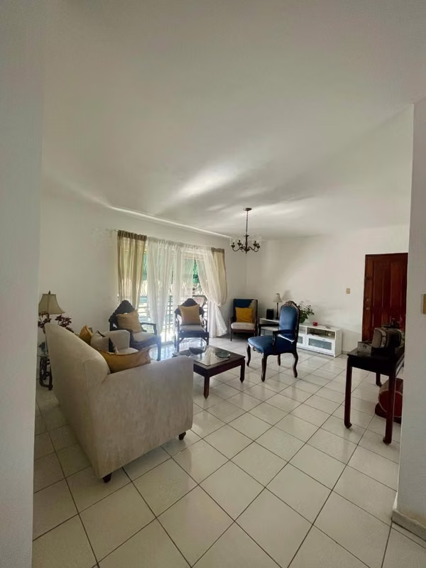 Disponible 4to piso en Las Acacias