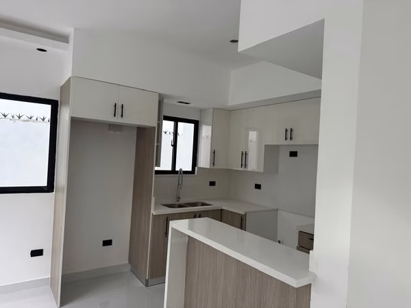 MODERN HOUSE FOR SALE IN EASTERN MEADOW, HOLY SUNDAY EAST!