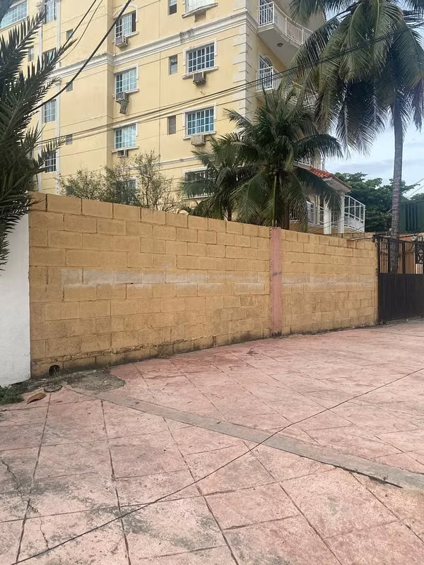 Vendo casa en la independencia próximo a la Maximo Gómez