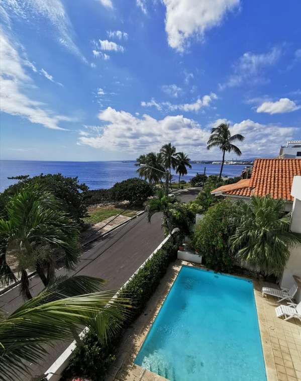 Casa de 4 hab frente al mar con piscina, en Costa Verde