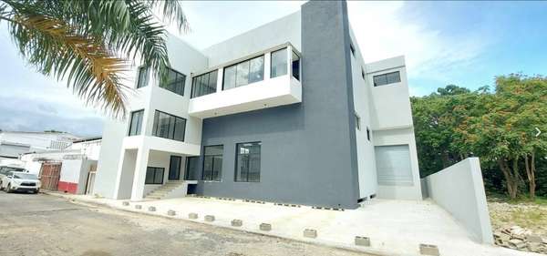 Nave Local en Santo Domingo Oeste
