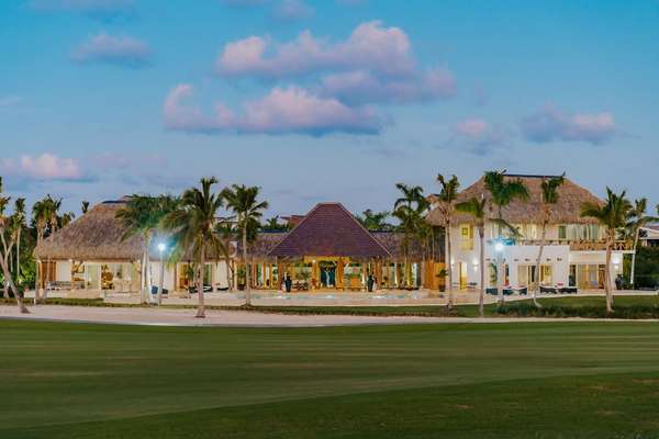 Villa de Lujo en Caletón, Cap Cana | 1,750 m² con Vista al Mar y al Golf