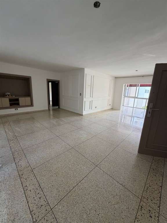 Amplio Apartamento en Alquiler, 3 Habitaciones, Los Cacicazgos
