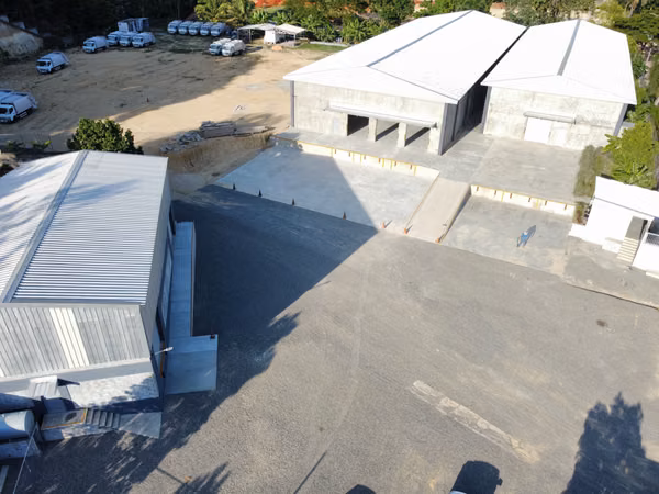 Storage and Distribution Ship of 1,200m in strategic location