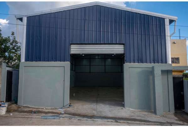 Industrial ship for rent in Santo Domingo West / Bayona.