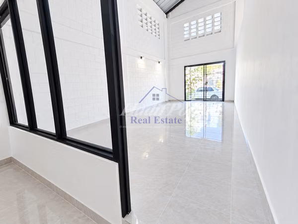 Prime Location! Unique Opportunity: Local with Patio in the city center