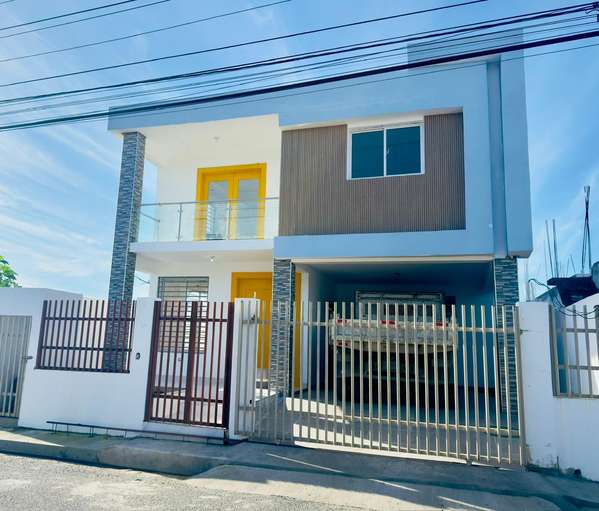 House of sale in Ave. February 27 Santiago