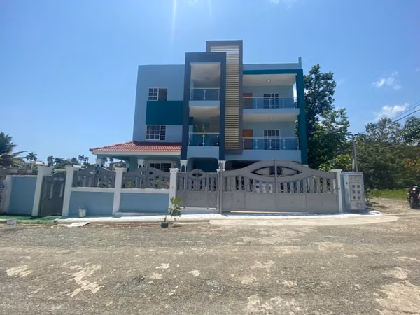1720- EDIFICIO EN EL DORAL, PTO. PTA. 