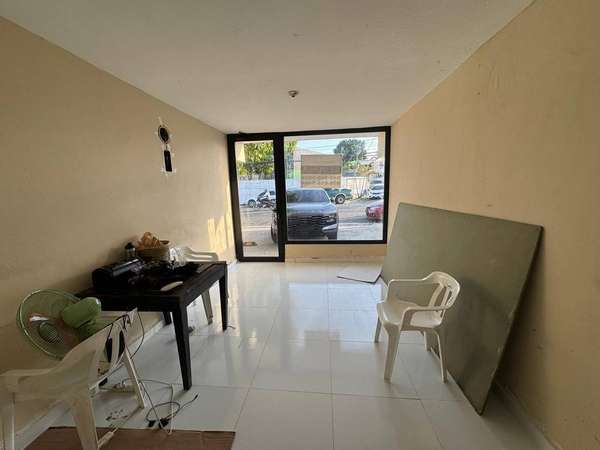 Local Commercial Rental in Aesanche Julieta