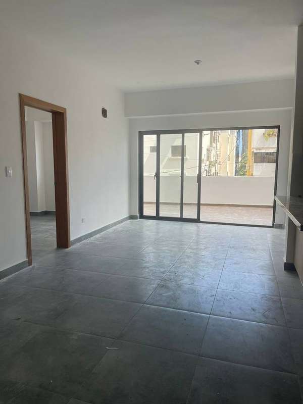 Spacious 3 bedroom apartment for sale in Evaristo Morales