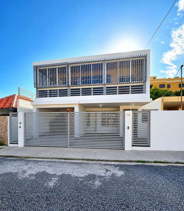 3-room rental house, Av. Independence.