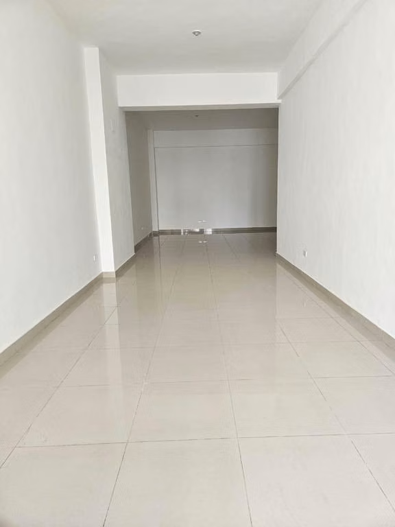 Local comercial en alquiler en plaza comercial en la Urbanización Fernandez