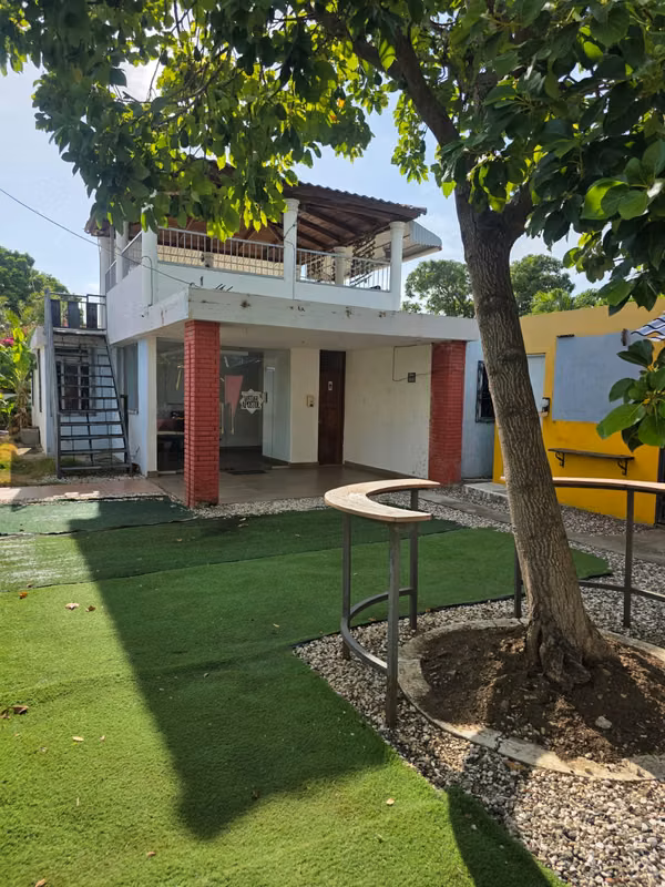COMMERCIAL PREMISES IN RENT - 124; METROPOLITAN GARDENS, SANTIAGO
