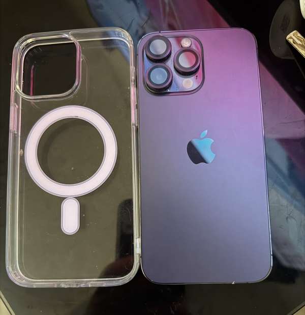 iPhones 14 pro Max of 256GB battery in 80% it lasts the full day all original factory in excellent condition.
