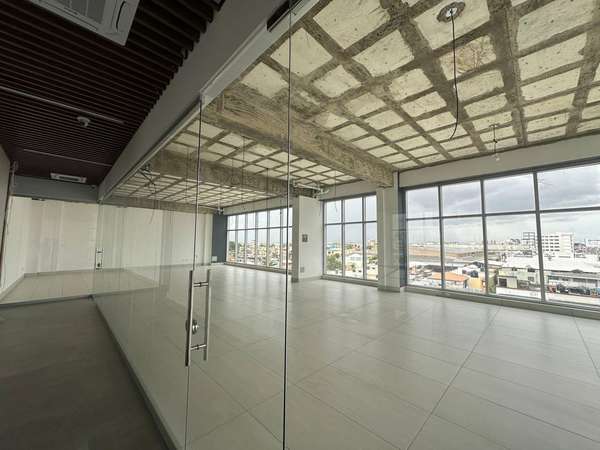 Commercial in Rental San isidro