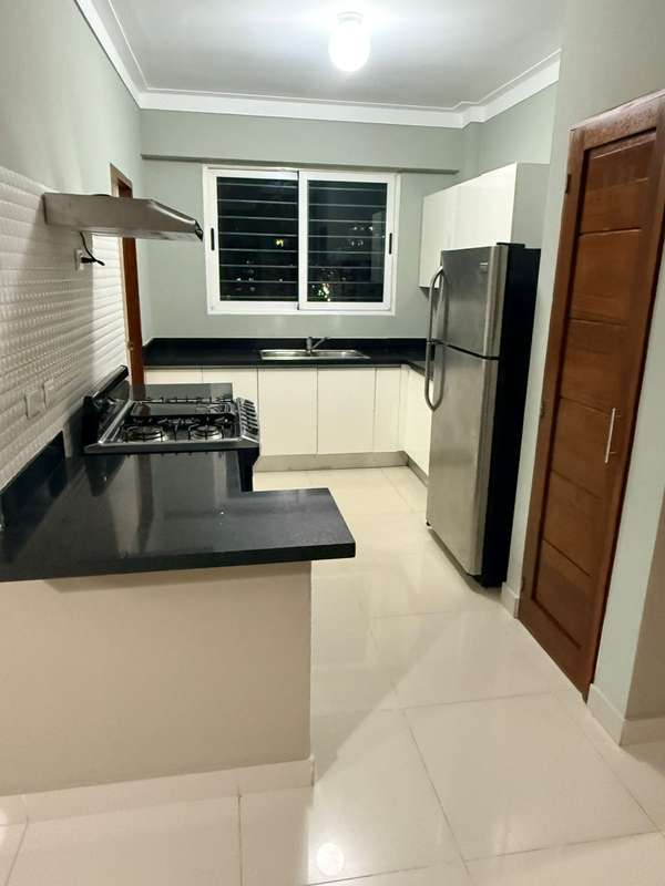 Apartment for rent Evaristo Morales, 1 han more family room