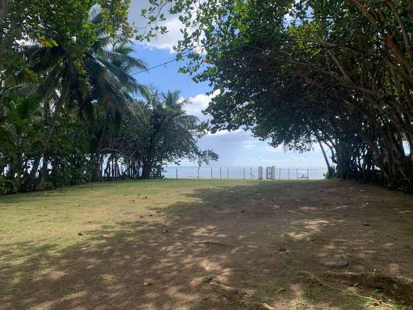 Terreno en venta en PRIMERA LINEA DE PLAYA, Juan Dolio  Frente a la playa 1691 metros de terreno 670 metros de construcc