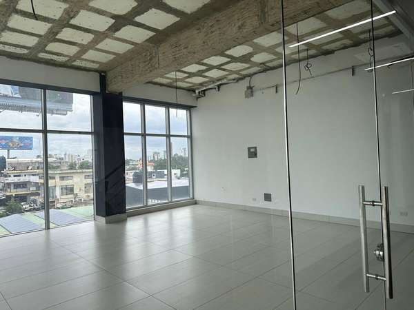 Commercial in Rental San isidro