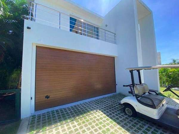 Villa for sale to Solo Pasos de la Playa in Playa nuevo Romana.