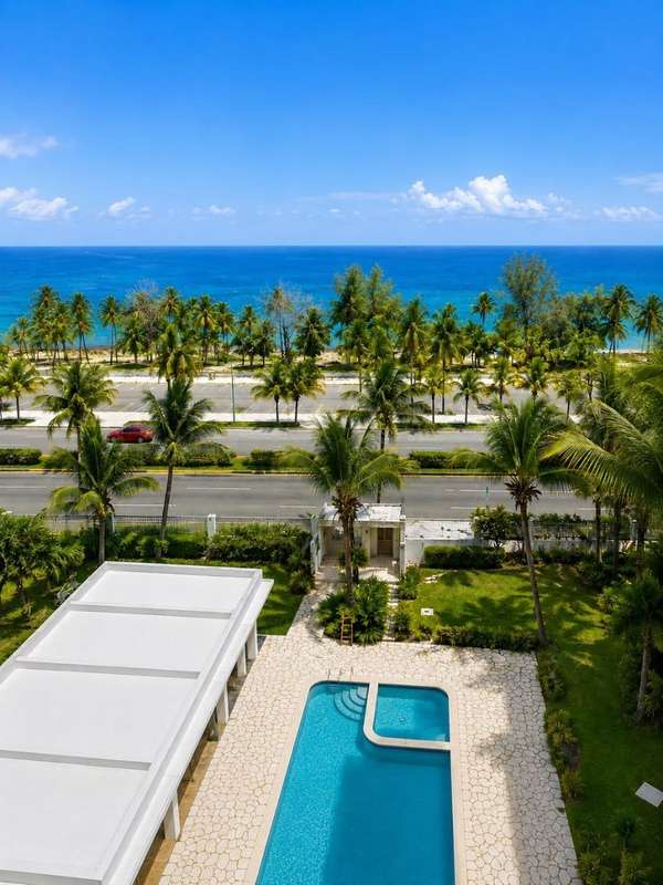 Furnished apartment for sale in front of the sea on Avenida España