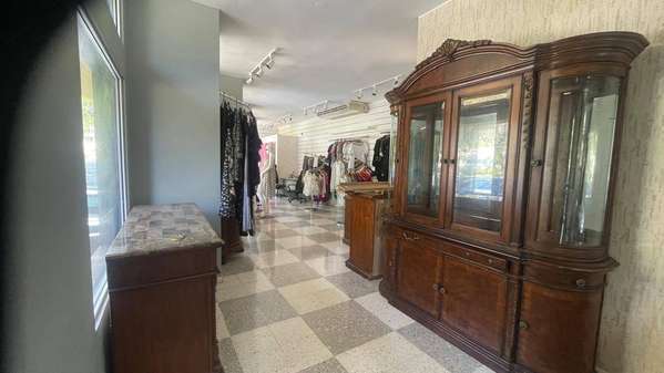 COMMERCIAL PLACE FOR RENT IN NORTHERN GARDENS