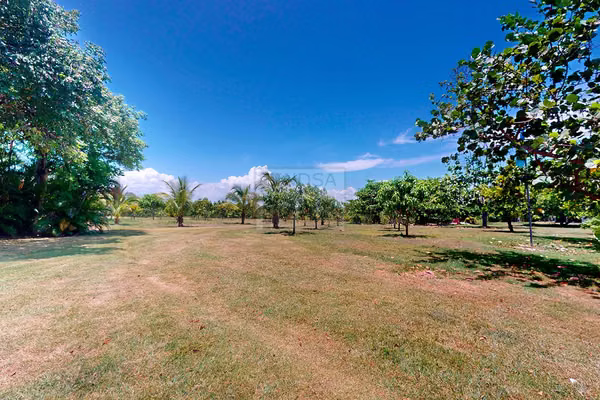 Finca Turística en Venta en Dios Dirá, San Cristóbal | 36,110 m² con Piscina, Casas, Almacenes y Amplia Infraestructura