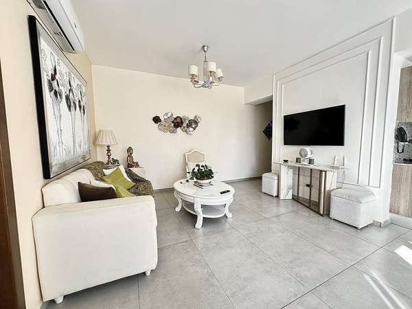 Apartment for rent furnished - The window