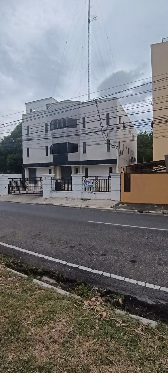 EDIFICIO COMERCIAL EN REPARTO OQUET 4 NIVELES, santiago
