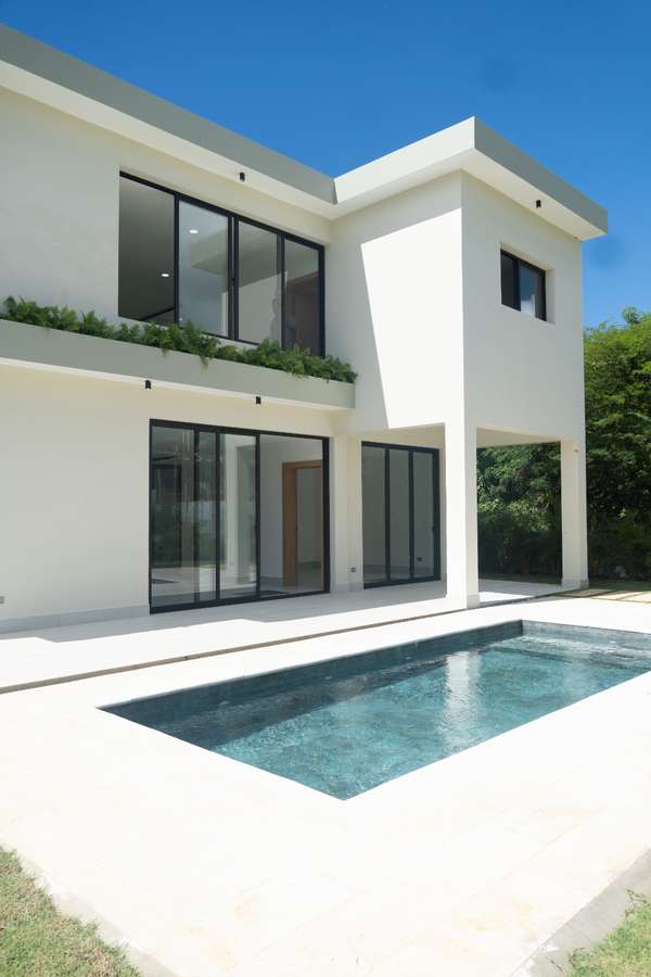 Sell villa on new Roman beach
