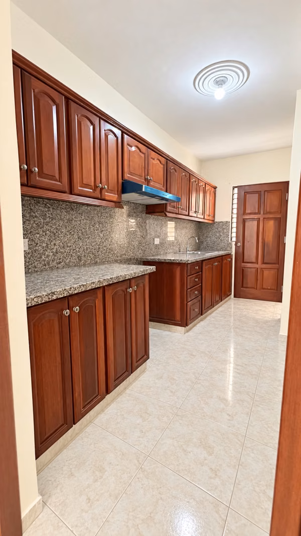 Large and fresh apartment in renaissance 1 floor