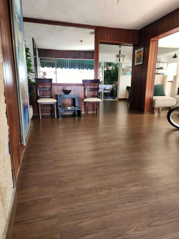 Casa en venta en residencial cerrado – Av. Independencia, km 10.5 (Honduras del Norte)