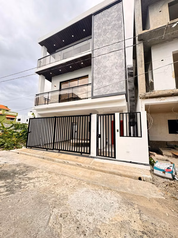 Sale of House List for Delivery with Pool in Eastern Brisa, San Isidro Highway