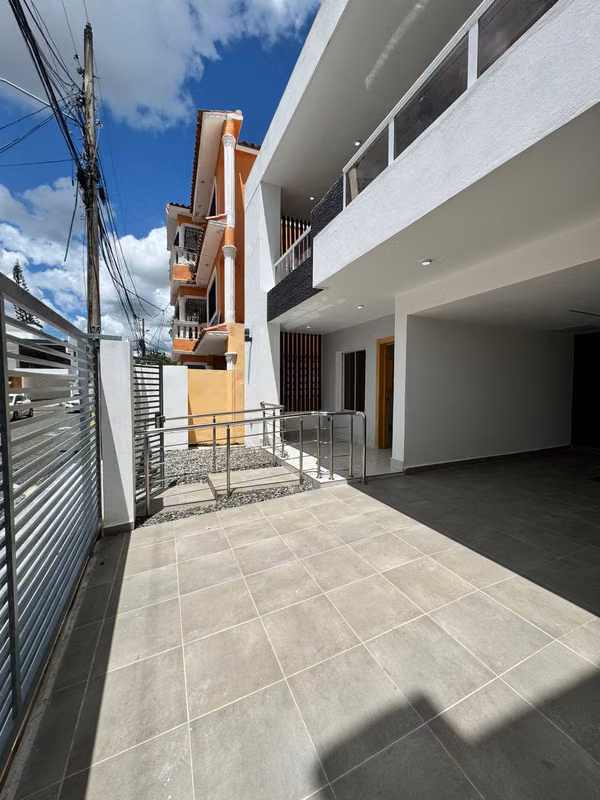 Sale of Luxury House with Sumersible Pozo in Eastern Brisa, San Isidro Highway