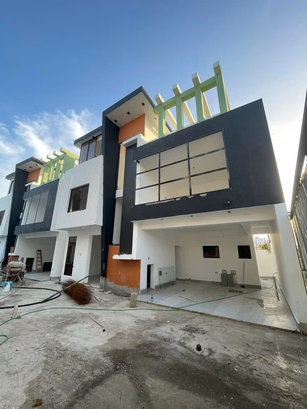 Casa Moderna en Venta en Proyecto Cerrado, Prado Oriental, Autopista de San Isidro