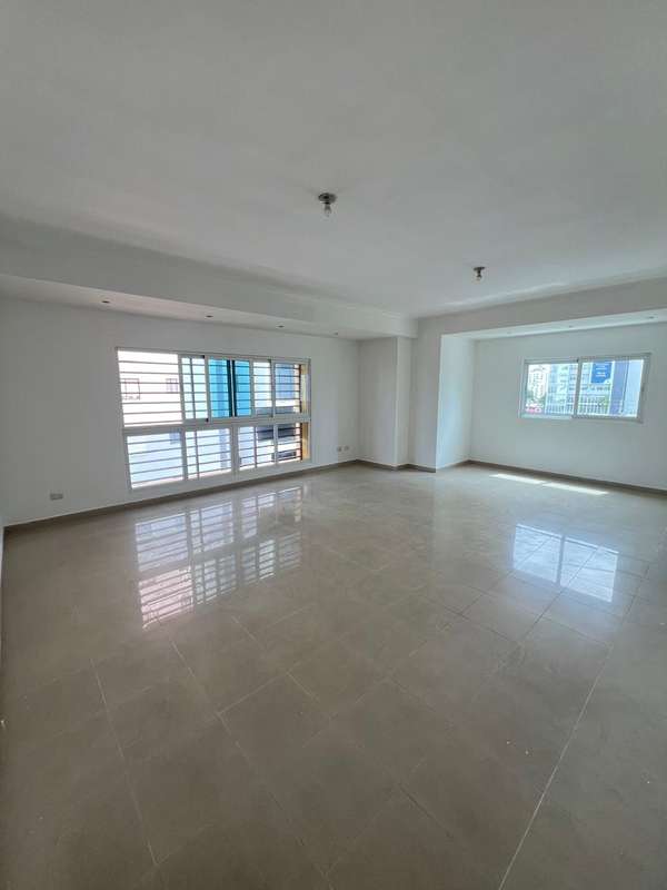 Amplio Apartamento en Alquiler en Evaristo Morales