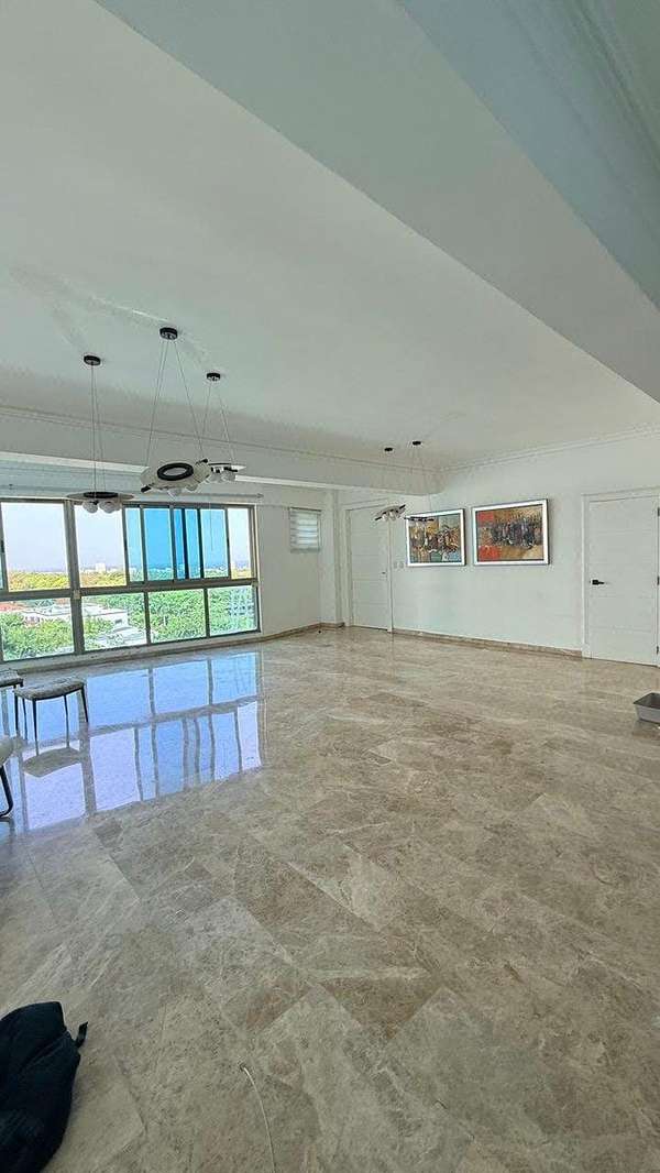 De lujo, Apartamento En los Cacicazgos con Vista al Mar Esq. Avenida Anacaona