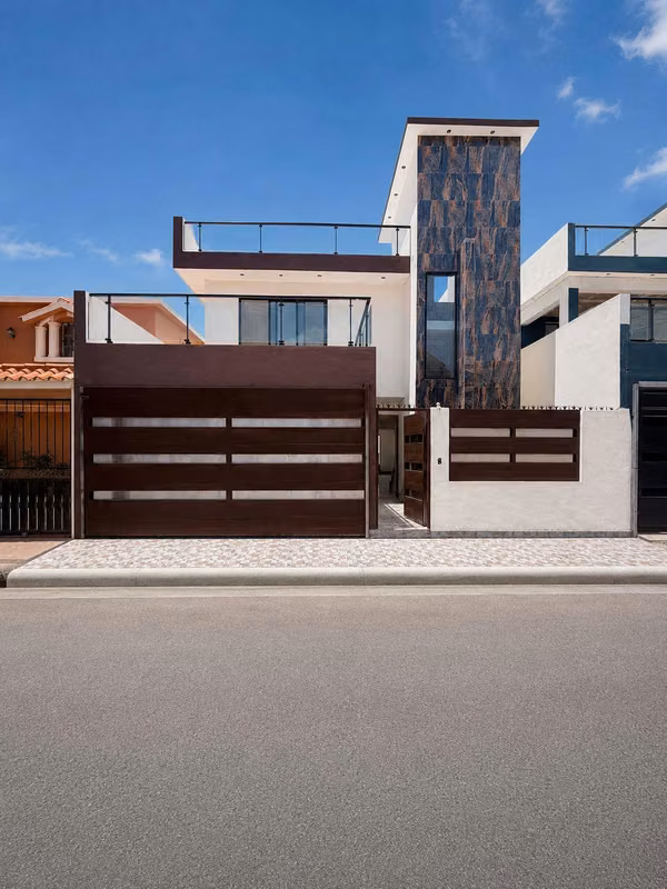 Casa Moderna de 3 Niveles en Venta en Brisa Oriental, Autopista de San Isidro