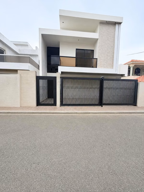 Casa con Piscina en Venta en Prado Oriental, Autopista de San Isidro - 4 Habitaciones