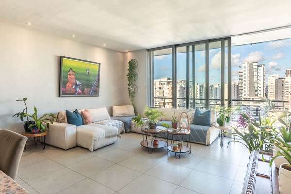 Apartamento de 3 Habitaciones con Estudio y Vista Panorámica en Paraíso |