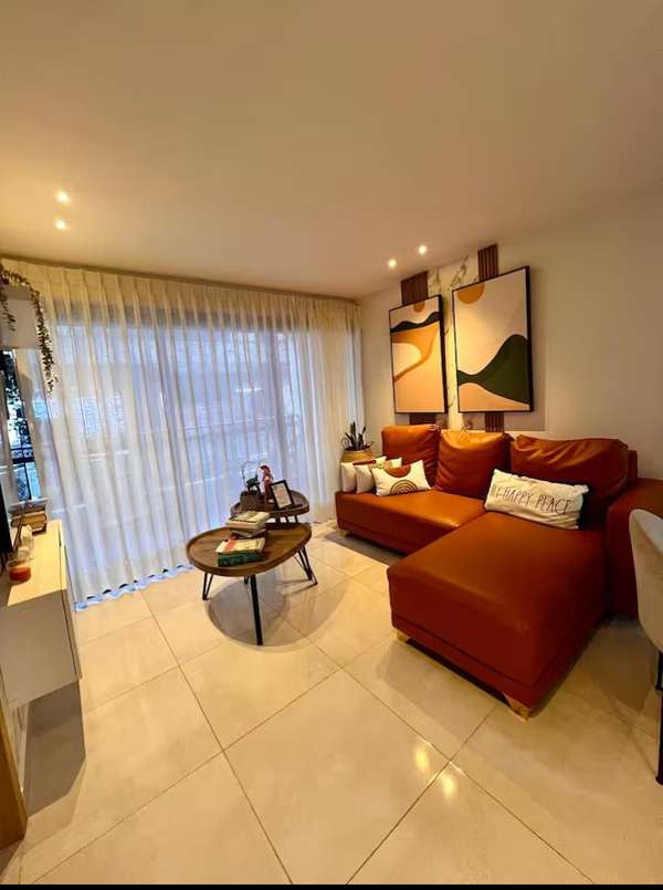 Apartamento Amueblado en Evaristo Morales por US$1,150
