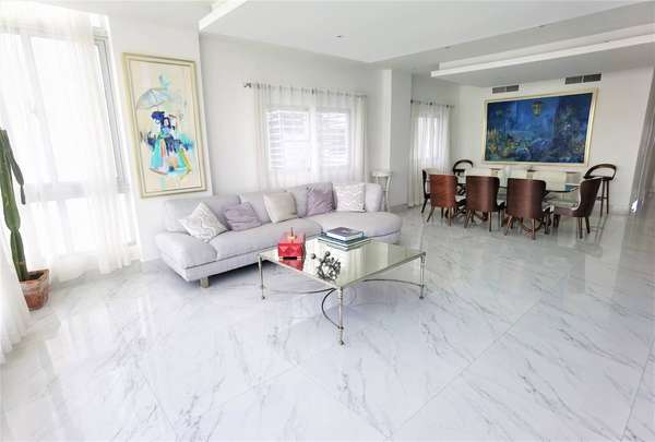 Penthouse con linea blanca en Bella Vista
