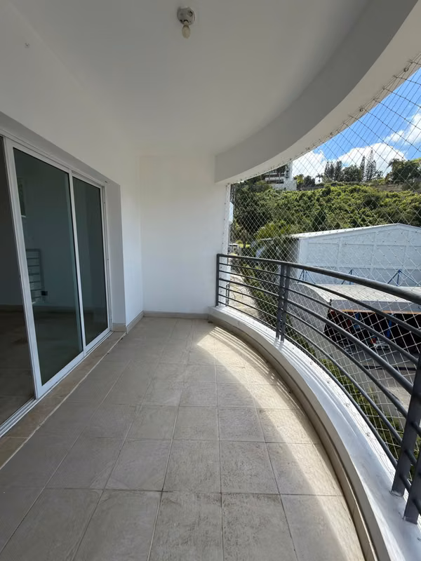 Se renta apartamento super amplio en zona residencial y privilegiada, Santiago