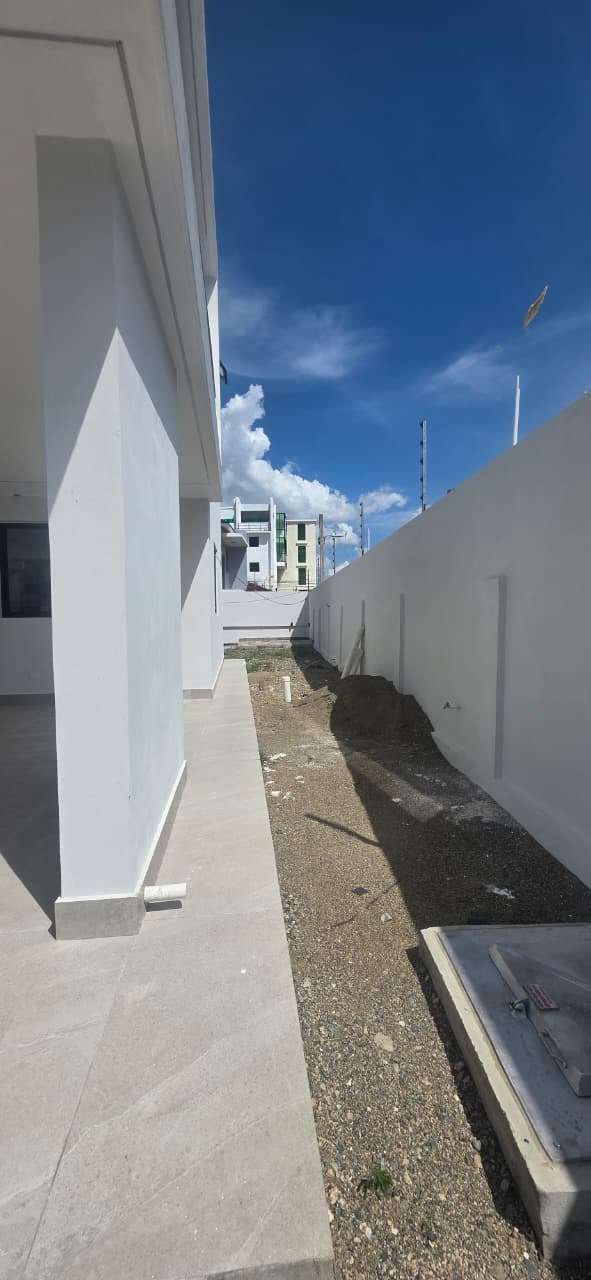 CASA EN RESIDENCIA DE LUJO EN VENTA – CERRO ALTO, SANTIAGO