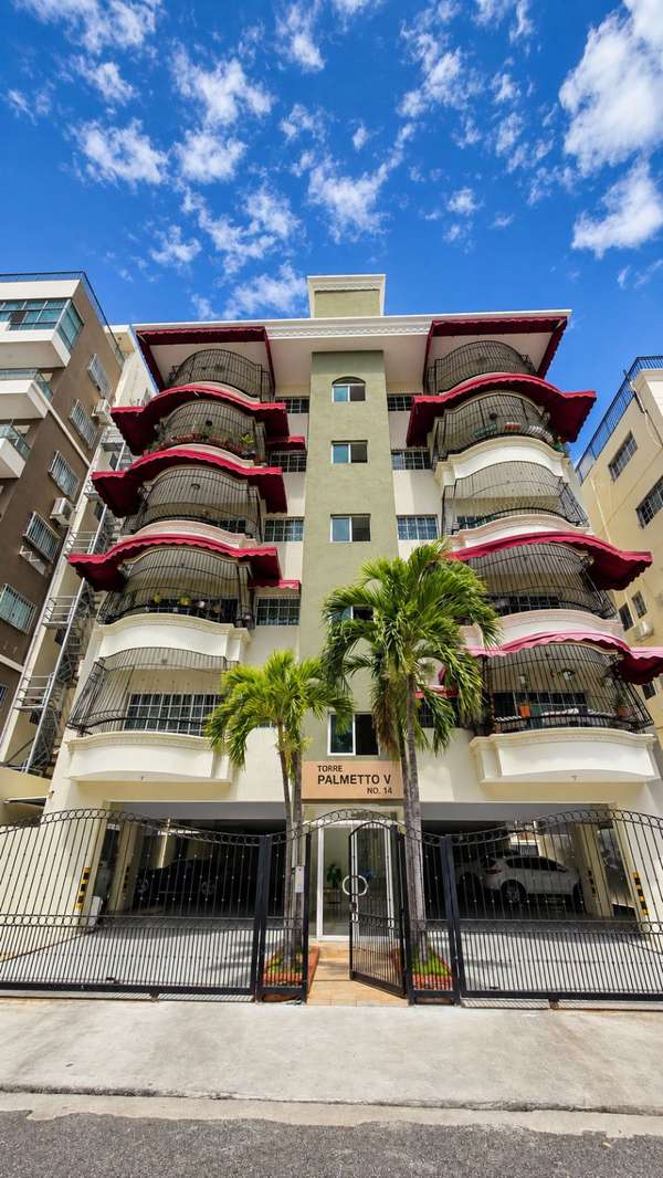 Penthouse de 1 nivel pisos completo, con 4 habitaciones, 4 baños y terraza