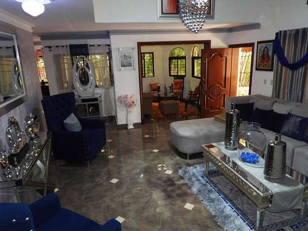 Casa en La Urbanización Italia Con Mucho Patio en venta 