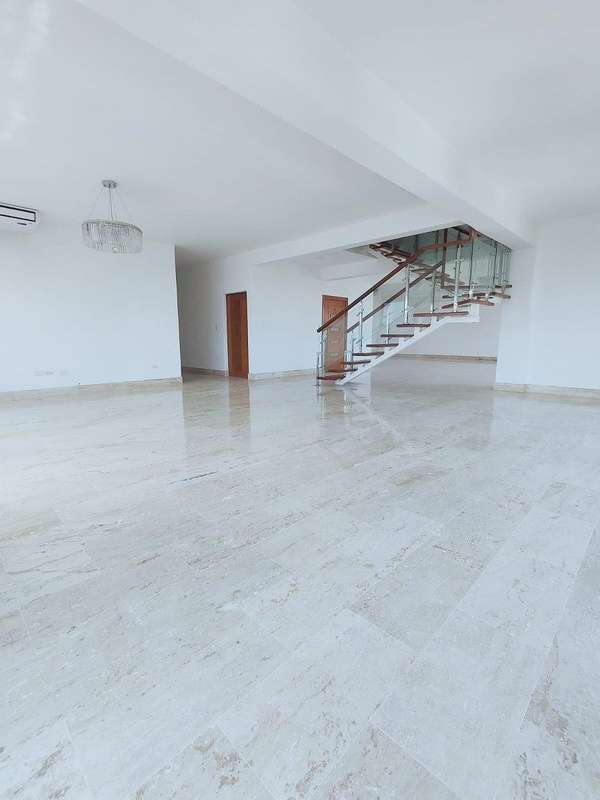 Exclusivo Penthouse en ALQUILER en LOS CACICAZGOS con una Increíble vista al mar  